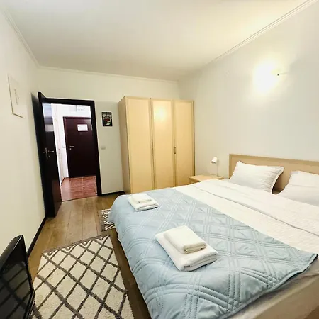 Appartement Stenata Huge To Door