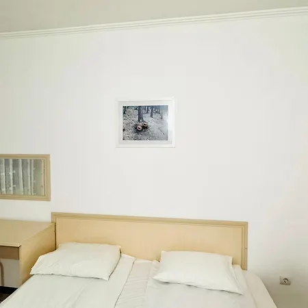 Appartement Stenata Huge To Door