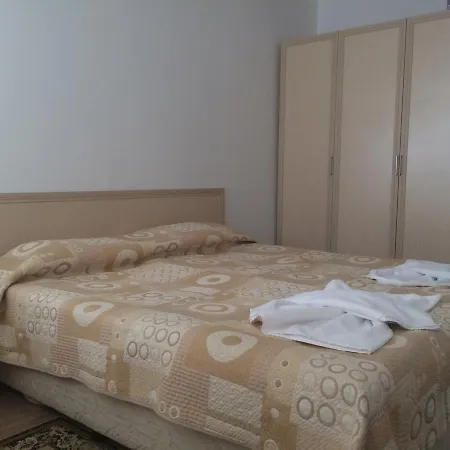 Apartment Stenata Huge To Door
